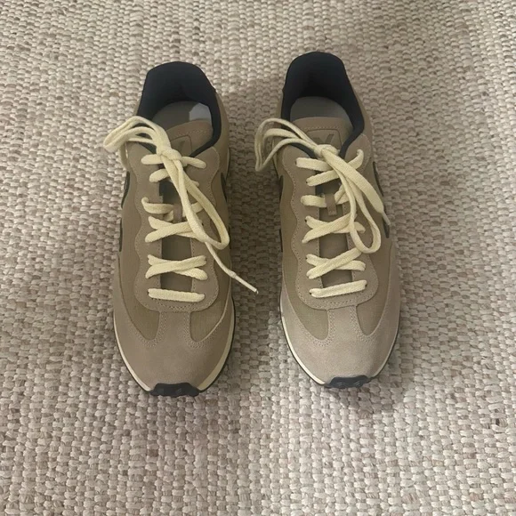 Veja Taupe and Black Running Style Sneakers never worn - Picture 2 of 6
